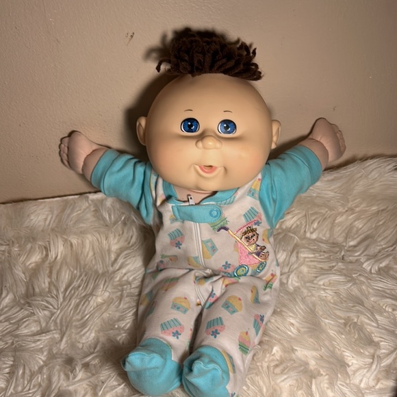 cabbage patch kids Other - Vintage Cabbage Patch Doll BabyLand 01B Brown Yarn Hair, blue eyes. Cloth w it
